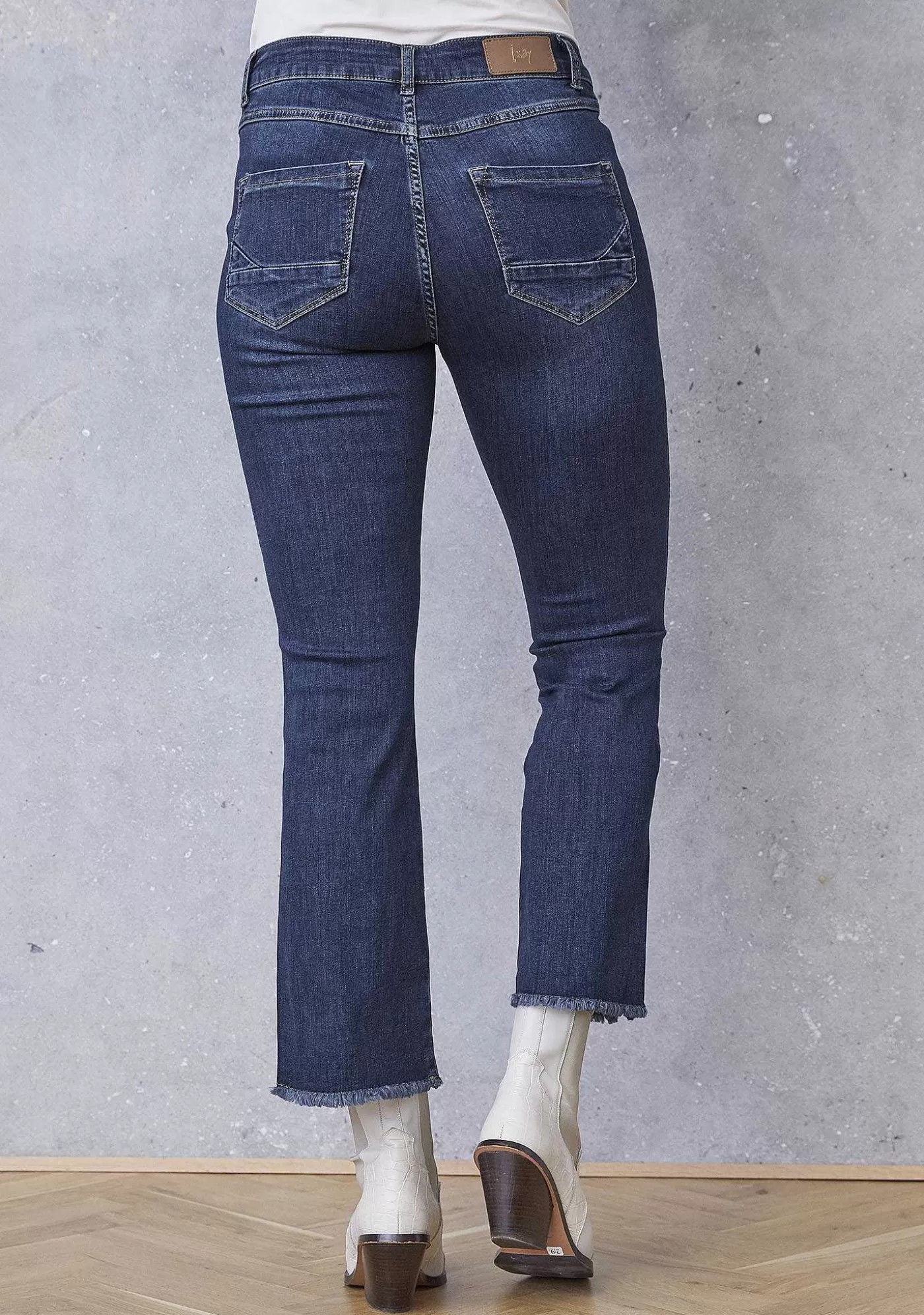 Flash Sale Como Flare Jeans - Mork Denim Kvinnor Jeans