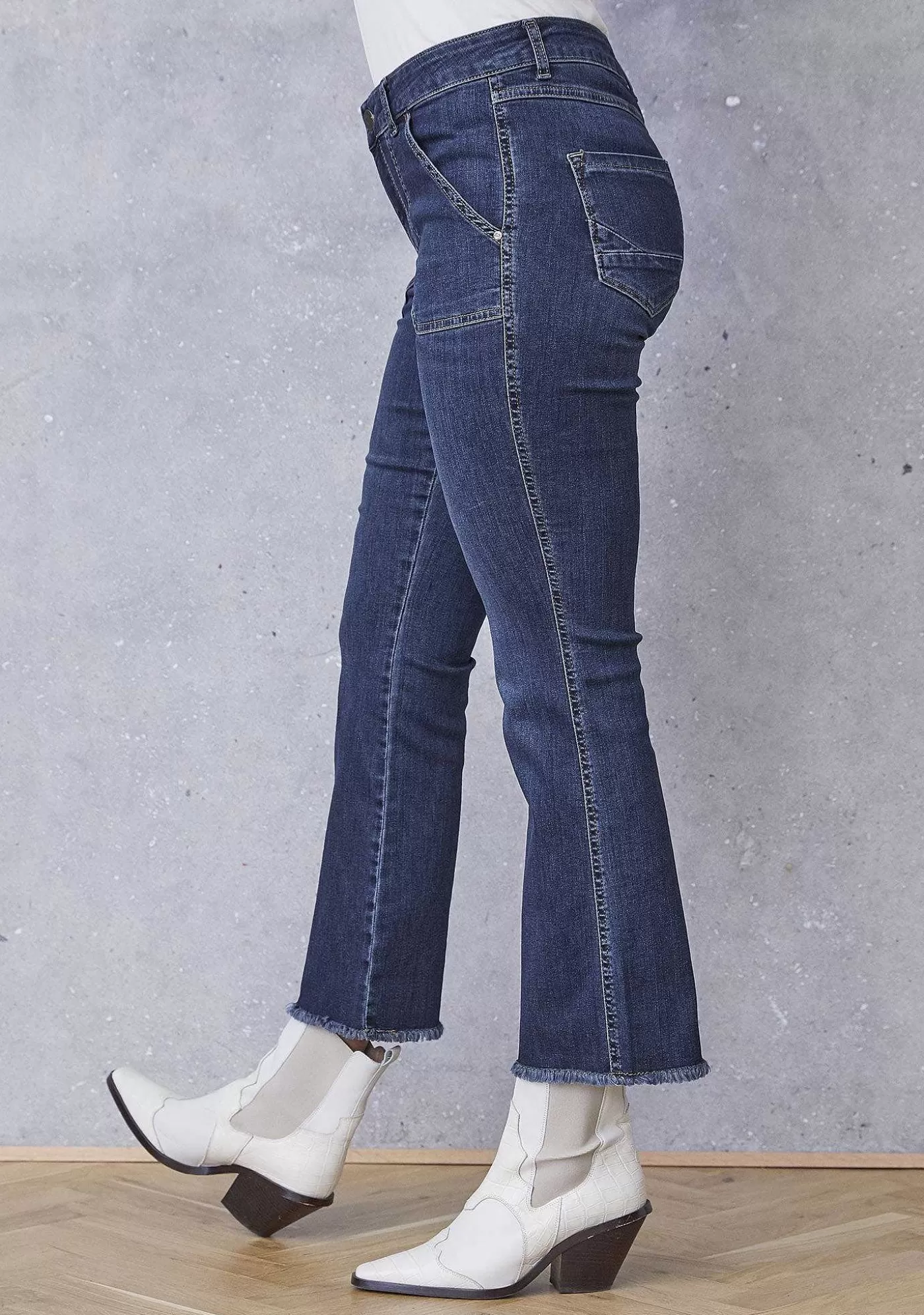 Flash Sale Como Flare Jeans - Mork Denim Kvinnor Jeans