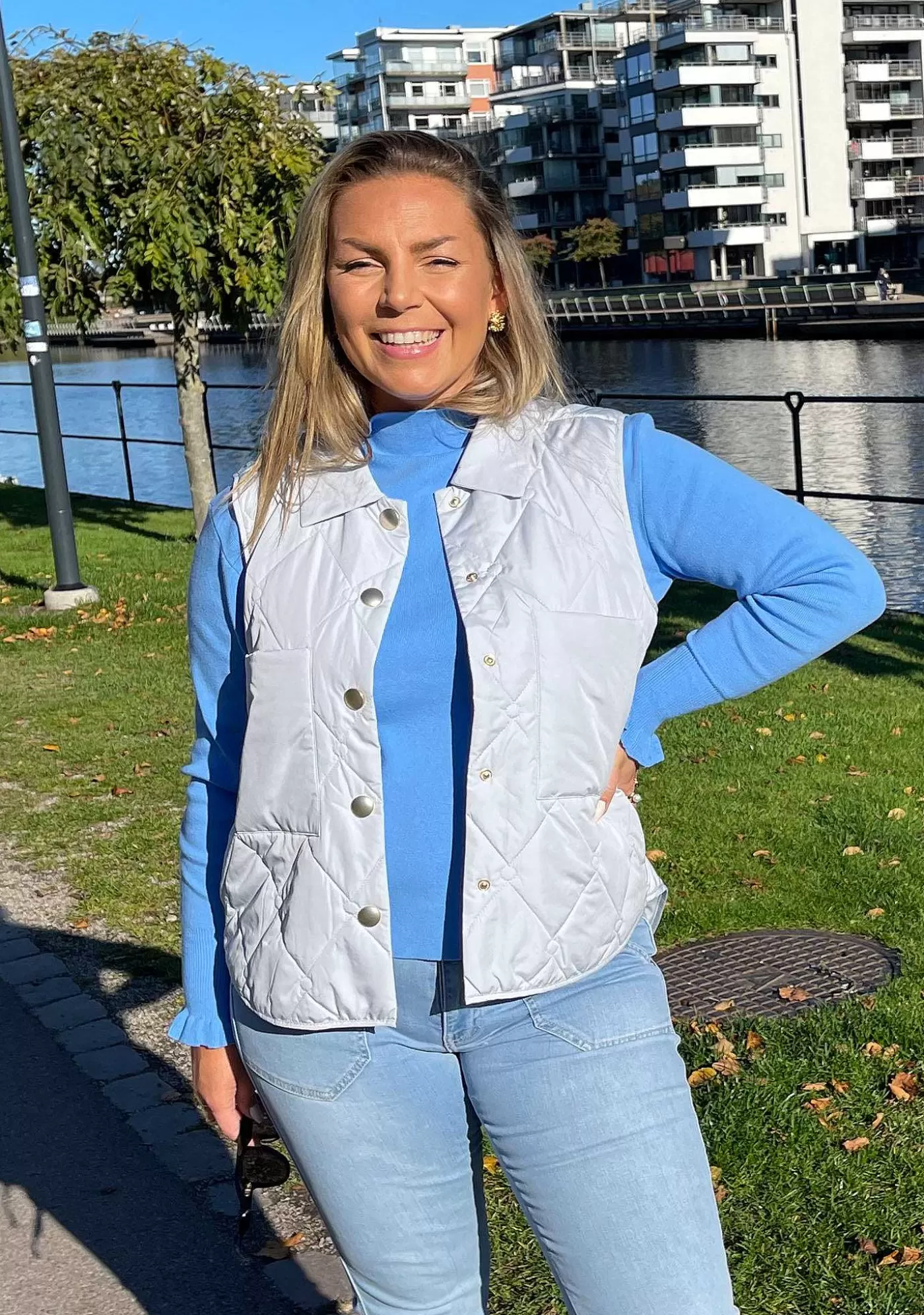 Best Sale Diddi Knappvast - Ljusbla Kvinnor Jackor