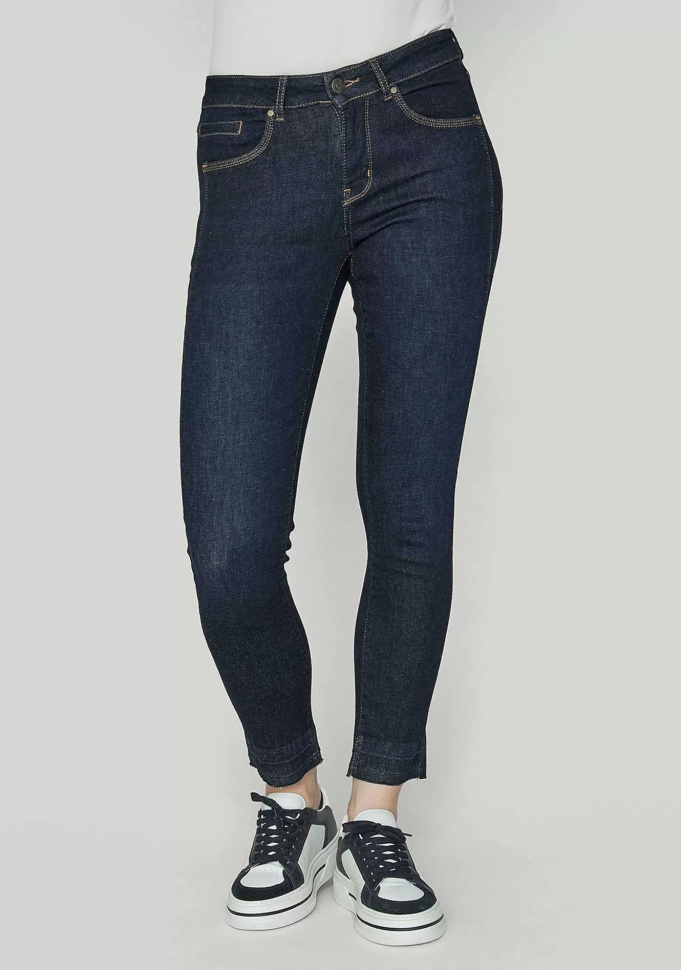 Cheap Lucca 9/10 Jeans - Mork Denim Otvattad Kvinnor Jeans