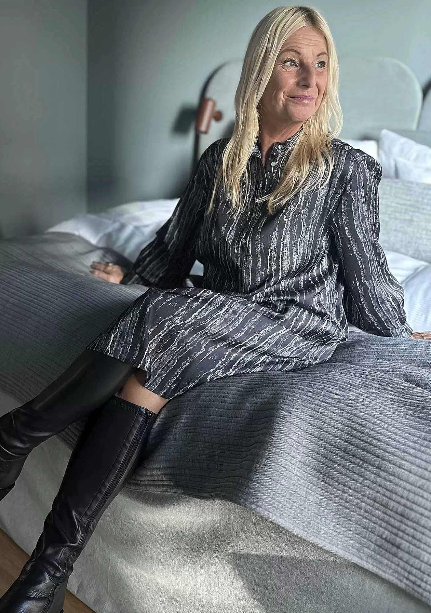 Shop Melba Tryckt Tunika - Flodande Stripe Kvinnor Klänningar