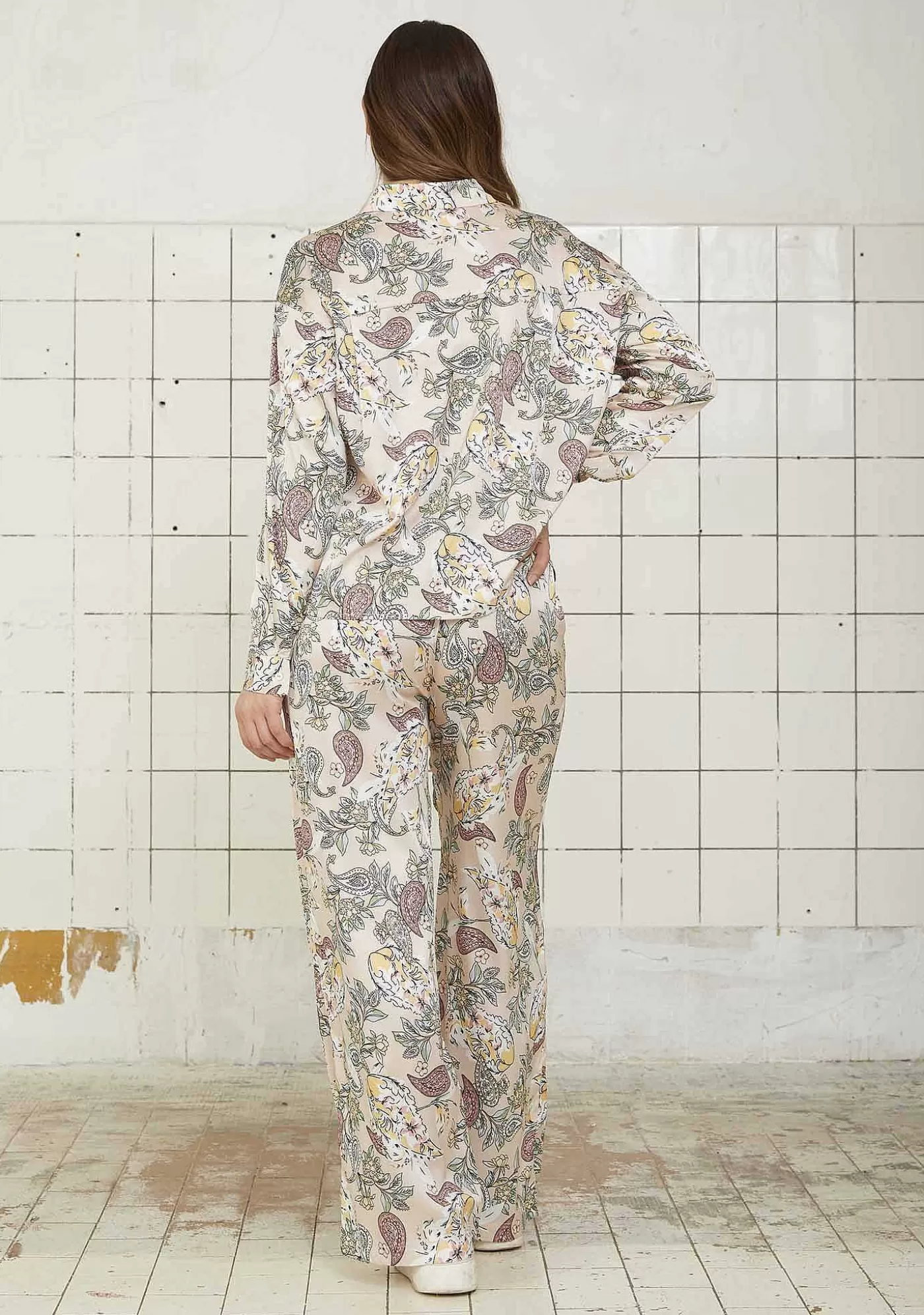 Flash Sale Venessa Skjorta - Powder Paisley Kvinnor Blusar Och Skjortor