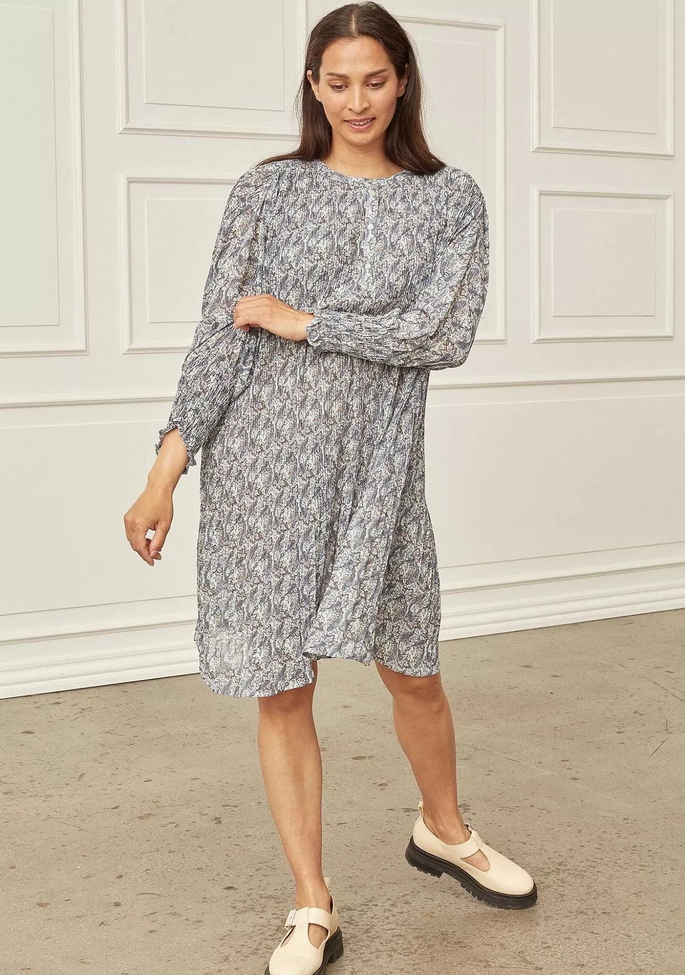 Shop Vibse New Dress - Powder Blue Paisley Kvinnor Klänningar
